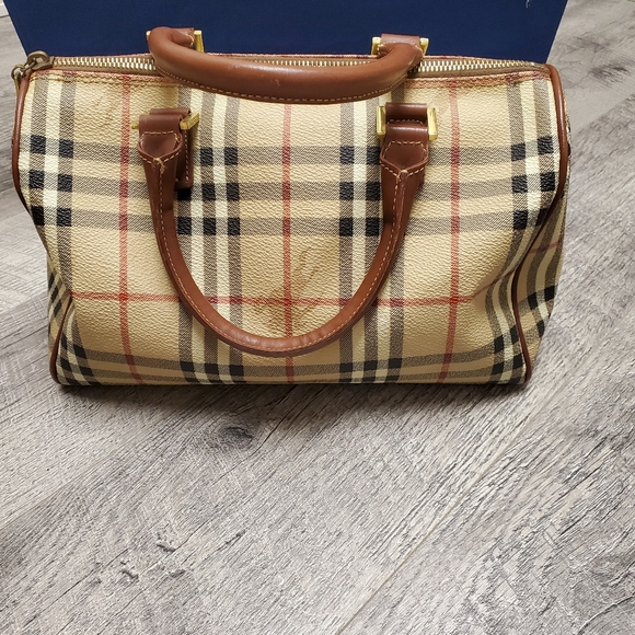 Burberry bag - Picture 2 of 9